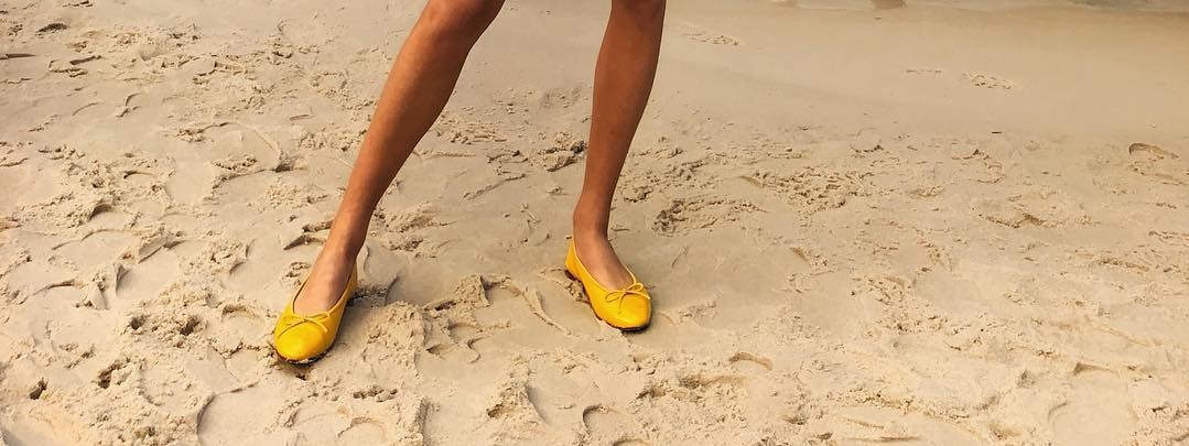 Πώς θα φορέσεις φέτος τις κλασικές μπαλαρίνες;