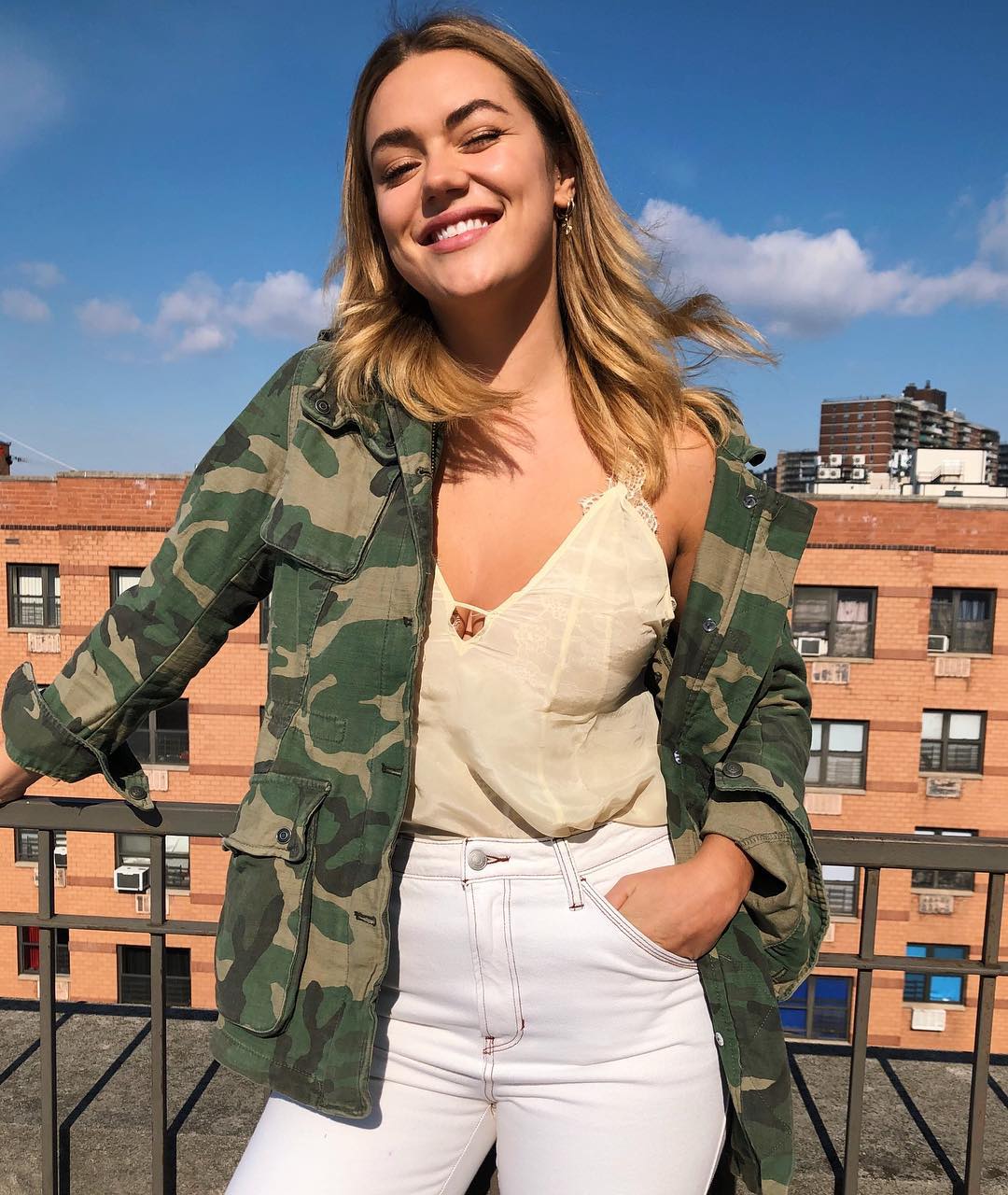 8 ανάλαφρα look για να χαρείς τις διακοπές του Πάσχα