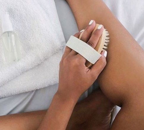 6 λόγοι να βάλεις το dry brushing στην ιεροτελεστία ομορφιάς σου
