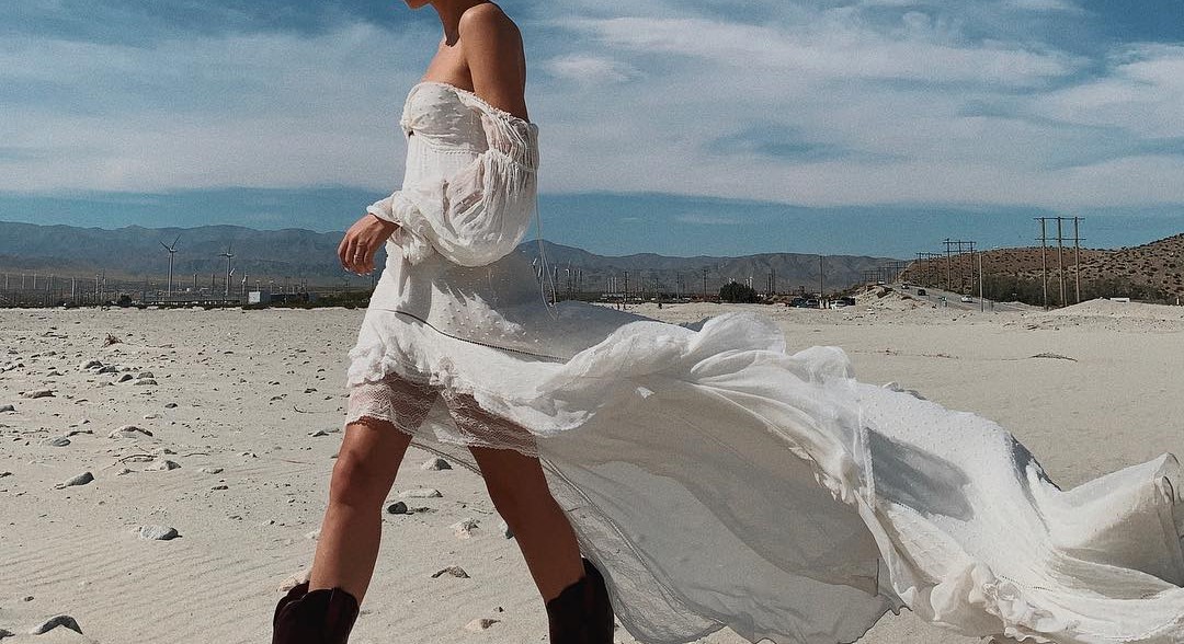 12 αέρινα φορέματα που φέρνουν το καλοκαίρι στο στυλ μας