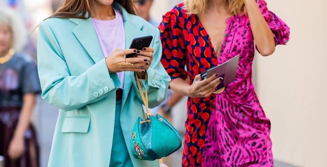 Όταν το street style συναντά τα χρώματα της άνοιξης το αποτέλεσμα είναι υπέροχο