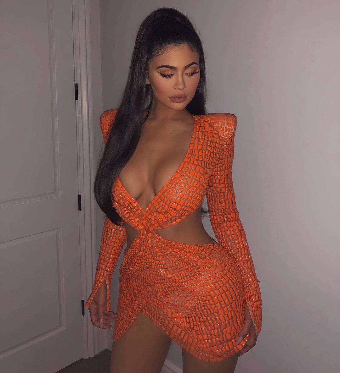 Πόσο κοστίζει το σέξυ φόρεμα της Kylie Jenner;