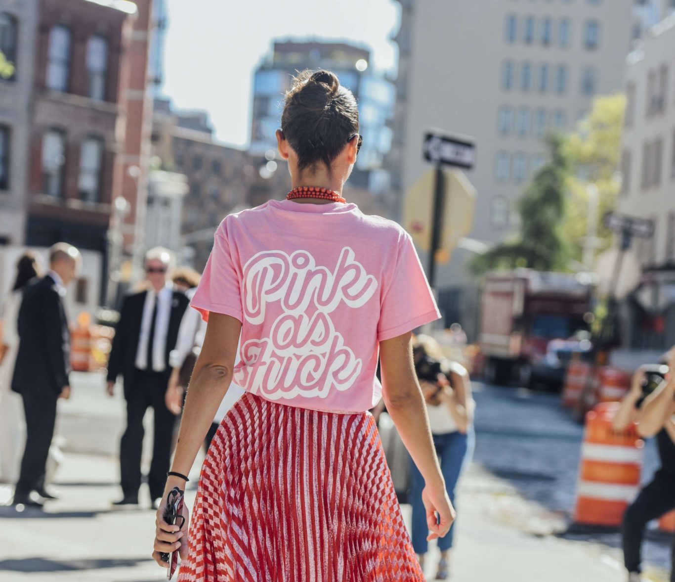 Η μίντι φούστα είναι το κομμάτι-κλειδί για σικ καλοκαιρινές εμφανίσεις