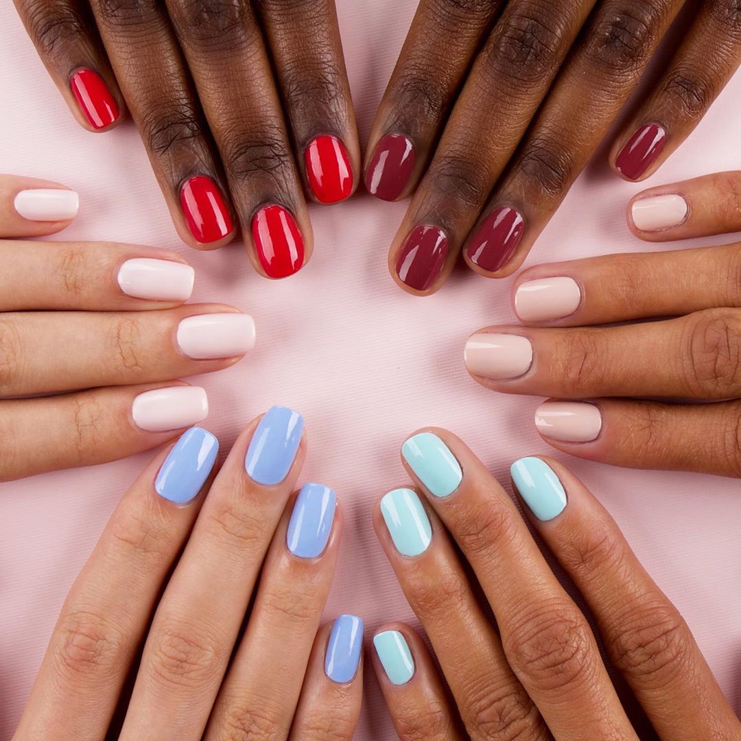 Το μανικιούρ του καλοκαιριού έχει χρώμα