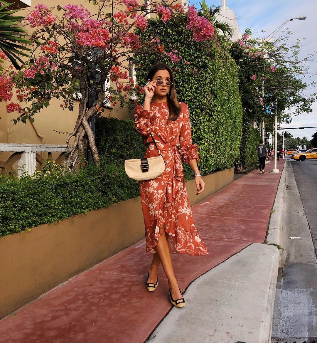 Το καλοκαίρι θα φορέσουμε floral (18 ιδέες από τα κορίτσια της μόδας)