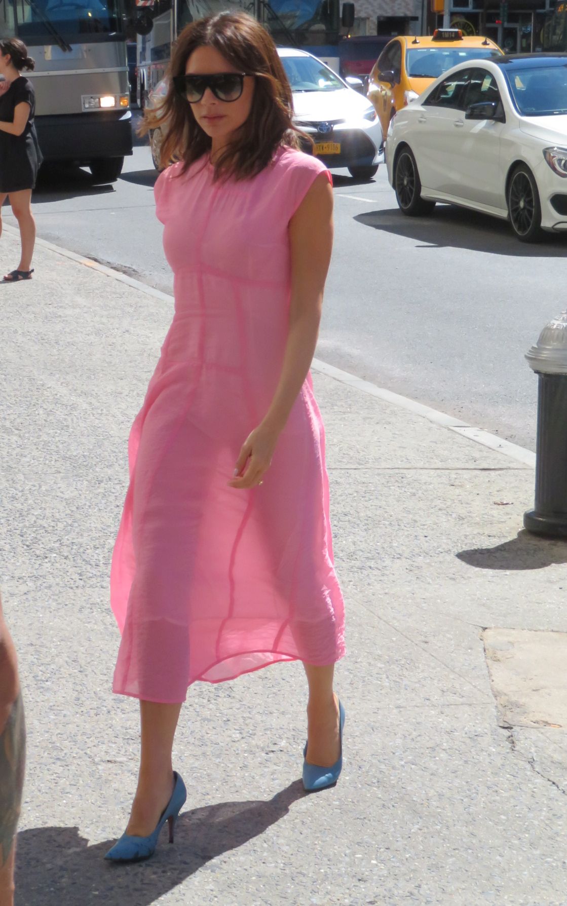 Πώς θα αντιγράψεις το υπέρκομψο στυλ της Victoria Beckham;