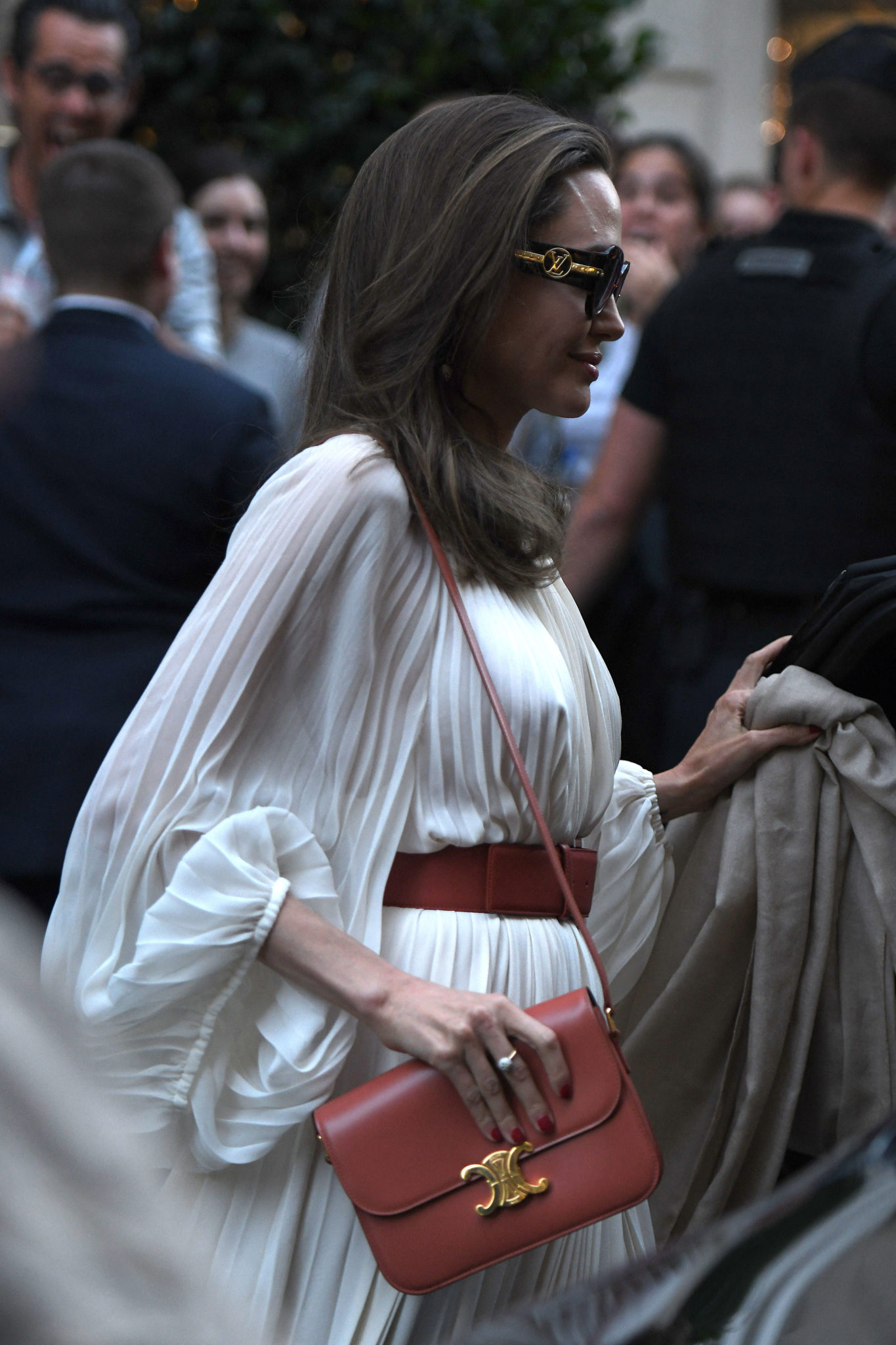 H grecian chic εμφάνιση της Angelina Jolie