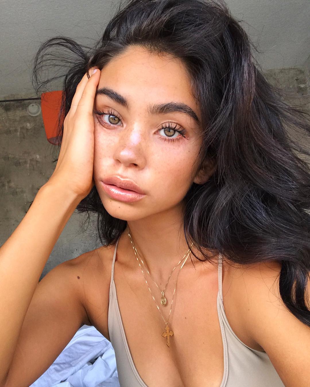 Τα 10+1 καλύτερα καλοκαιρινά skin care tips των δερματολόγων