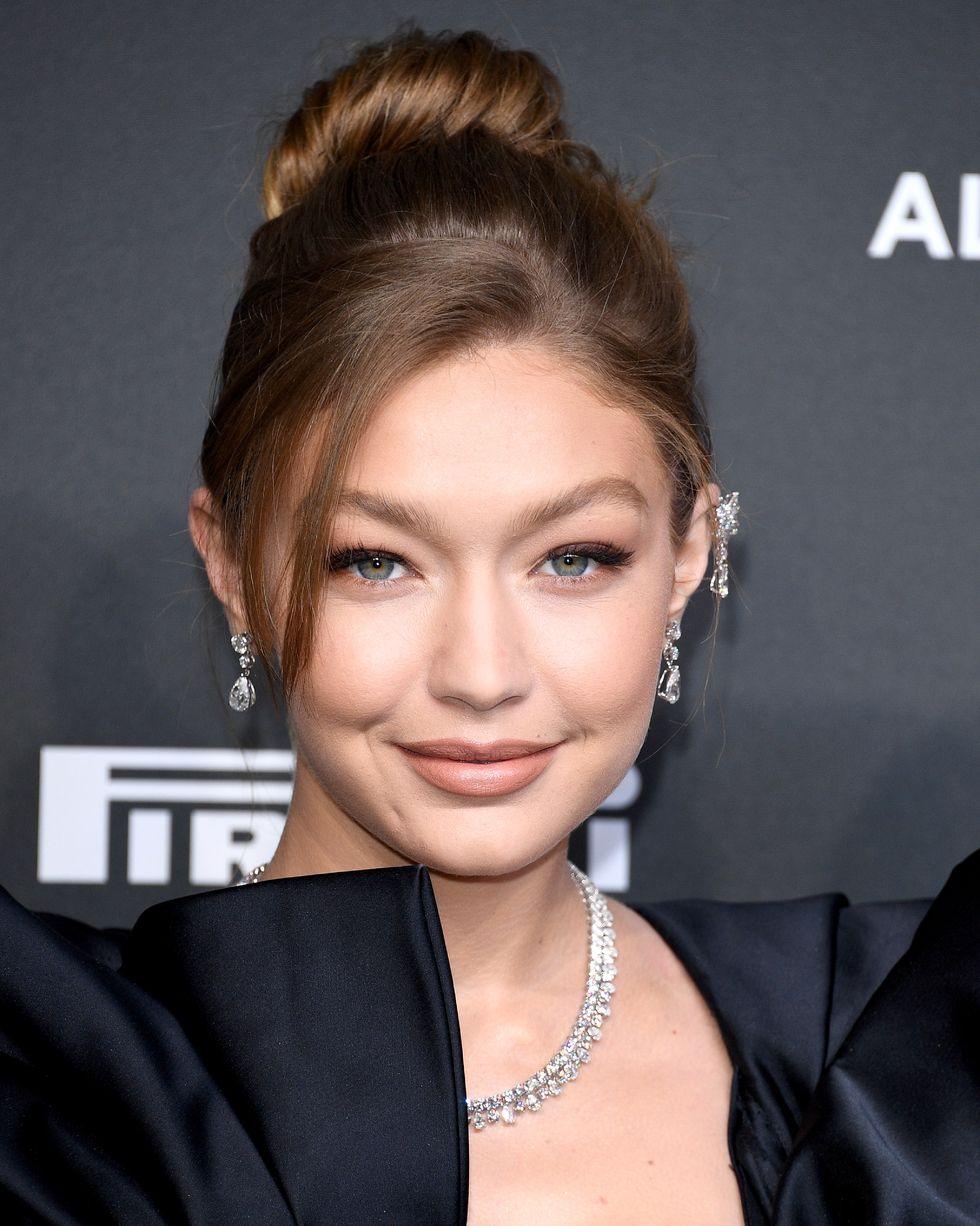 Έχεις στρογγυλό πρόσωπο; Αυτά τα χτενίσματα σου ταιριάζουν πολύ