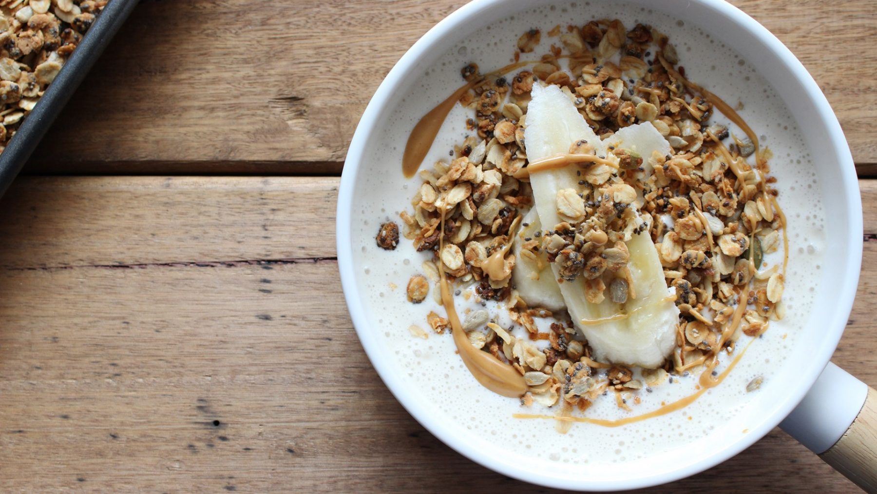 To smoothie bowl που θα σε κάνει να ξυπνάς νωρίτερα το πρωί