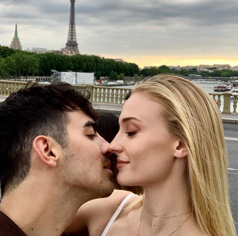 To νυφικό της Sophie Turner μας έχει κλέψει την καρδιά