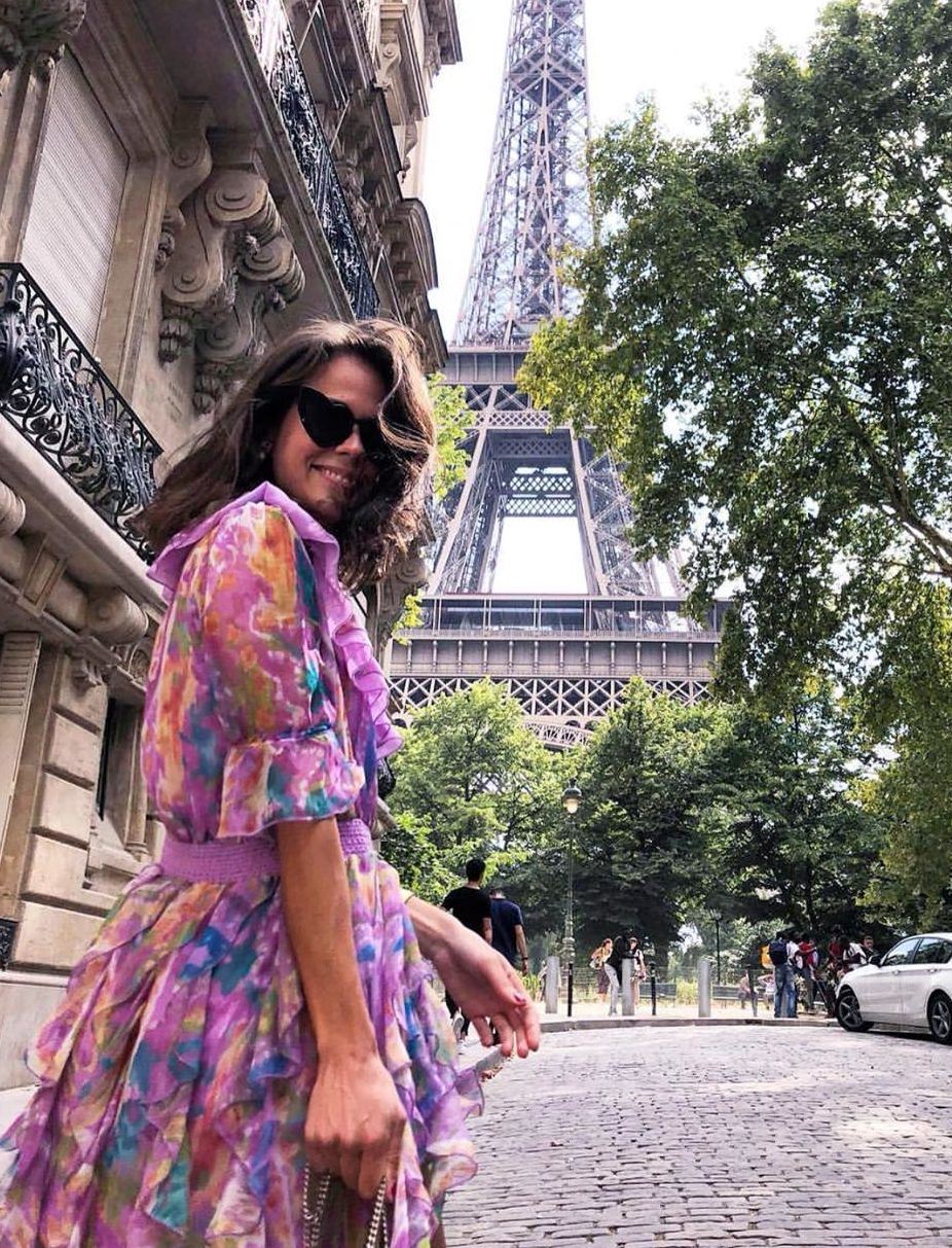12 καλοκαιρινά outfits για ένα weekend μέσα στο χρώμα