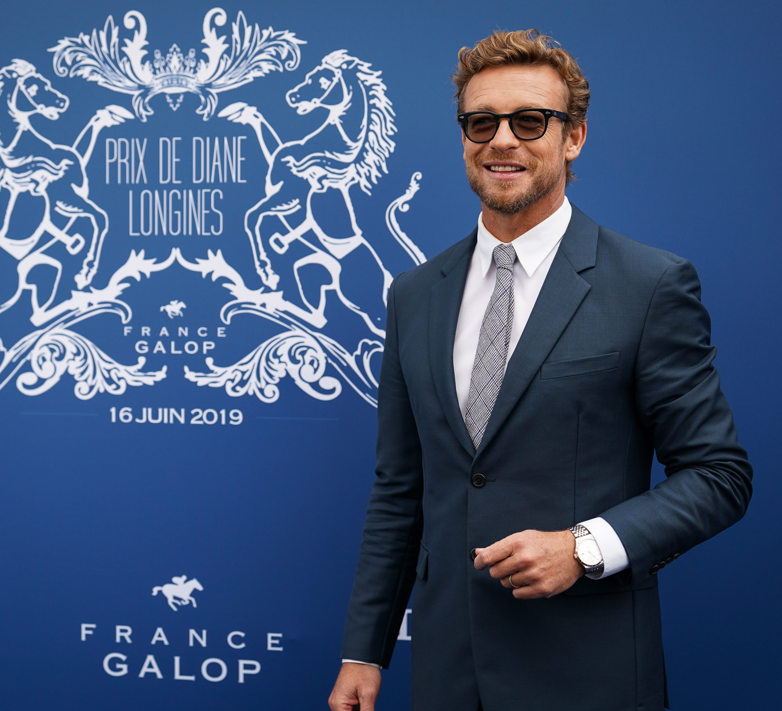 Simon Baker: Ο γοητευτικός πρωταγωνιστής του The Mentalist μιλάει αποκλειστικά στο ELLE