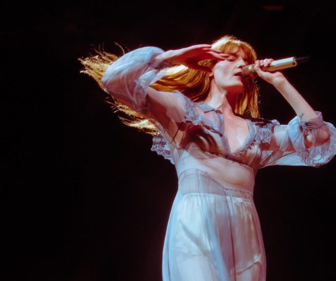 Florence Welch: «Τα τραγούδια μου είναι πιο σοφά από μένα»