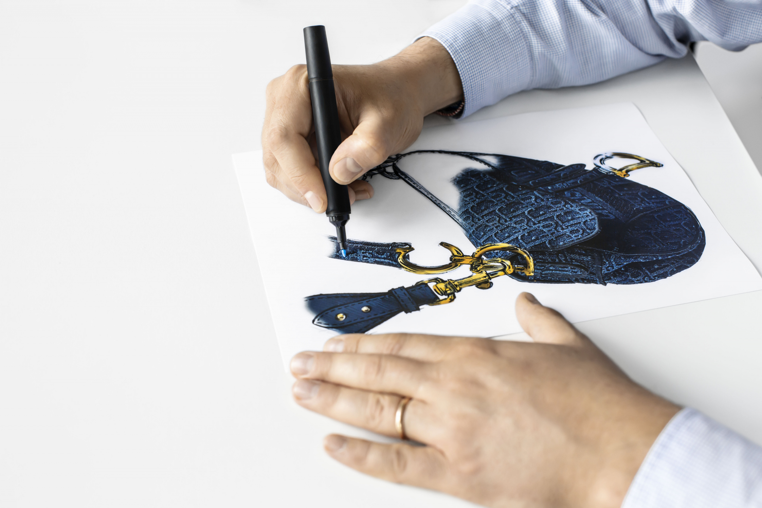 Πώς φτιάχνεται η θρυλική Saddle bag του οίκου Dior;