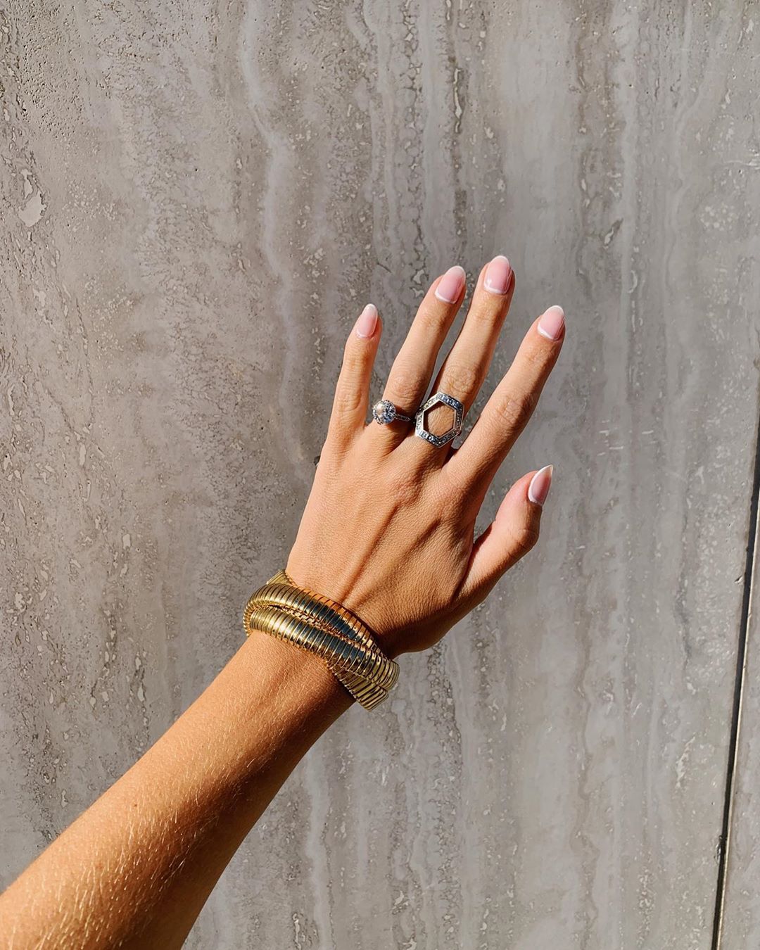 Δεν φαντάζεσαι τι μανικιούρ κάνουν οι celebrities έξω απ' τα πλατό