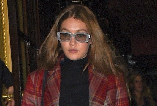 Get the look: Αντιγράψαμε το στυλ της Gigi Hadid μόνο με οικονομικά κομμάτια