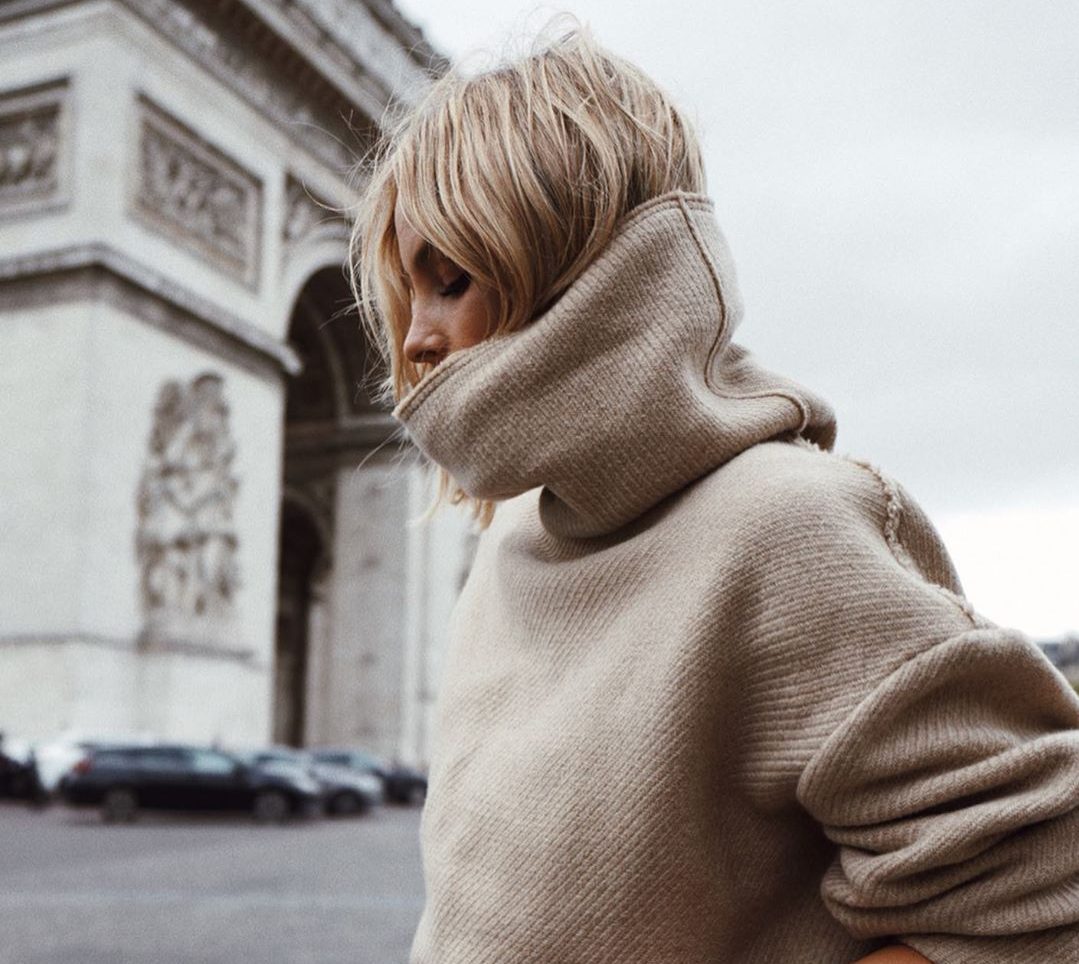 Αυτά είναι (με διαφορά!) τα πιο οικονομικά αλλά και μοντέρνα πουλόβερ της αγοράς