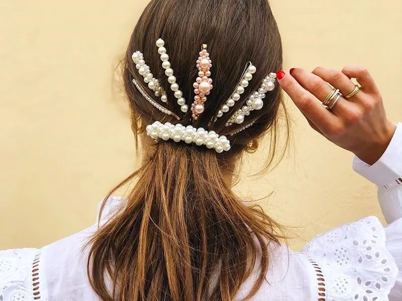 Διστάζεις να φορέσεις hair accessories; 7 tips για looks με άποψη