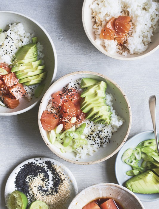 Πώς θα φτιάξω σπιτικά poke bowls;