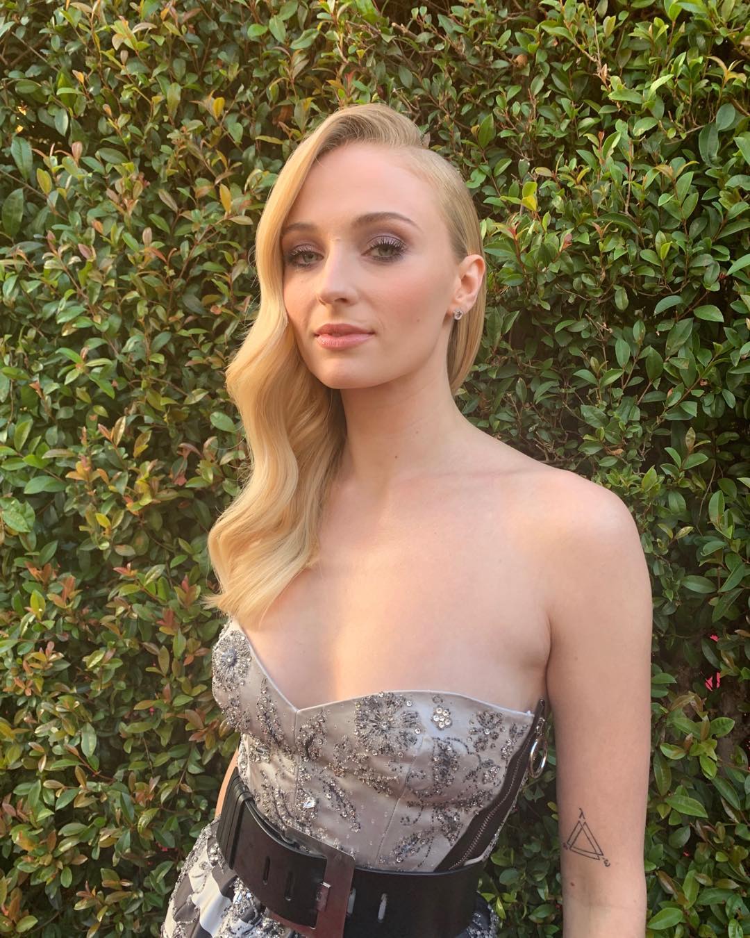 9 beauty looks της Sophie Turner που θα αντιγράψουμε άμεσα