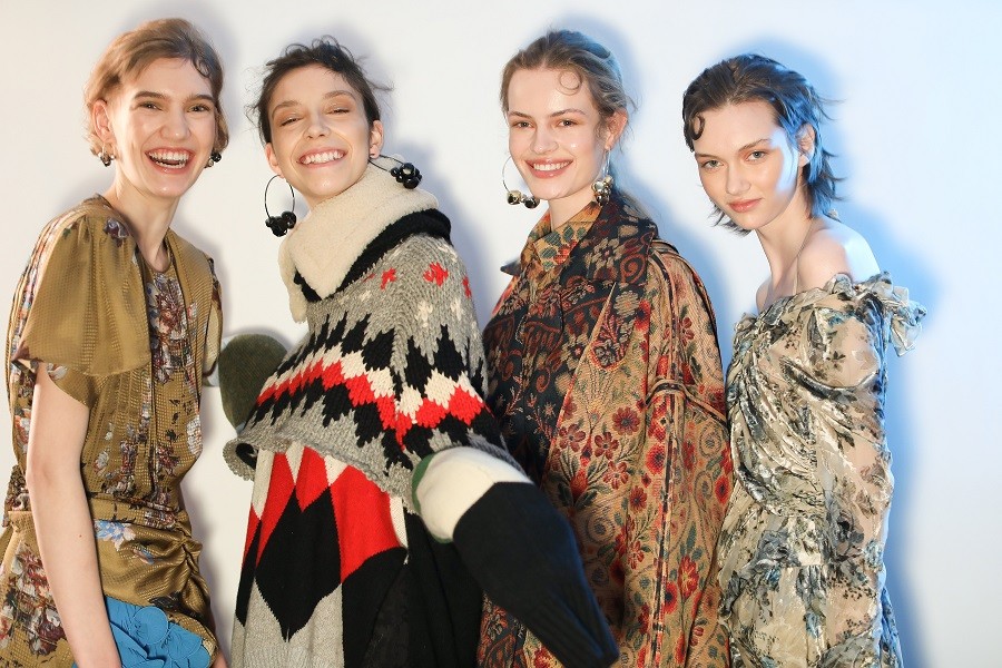 Στο show του οίκου Preen ανακαλύψαμε τα μυστικά για φυσικά ανεπιτήδευτα χτενίσματα