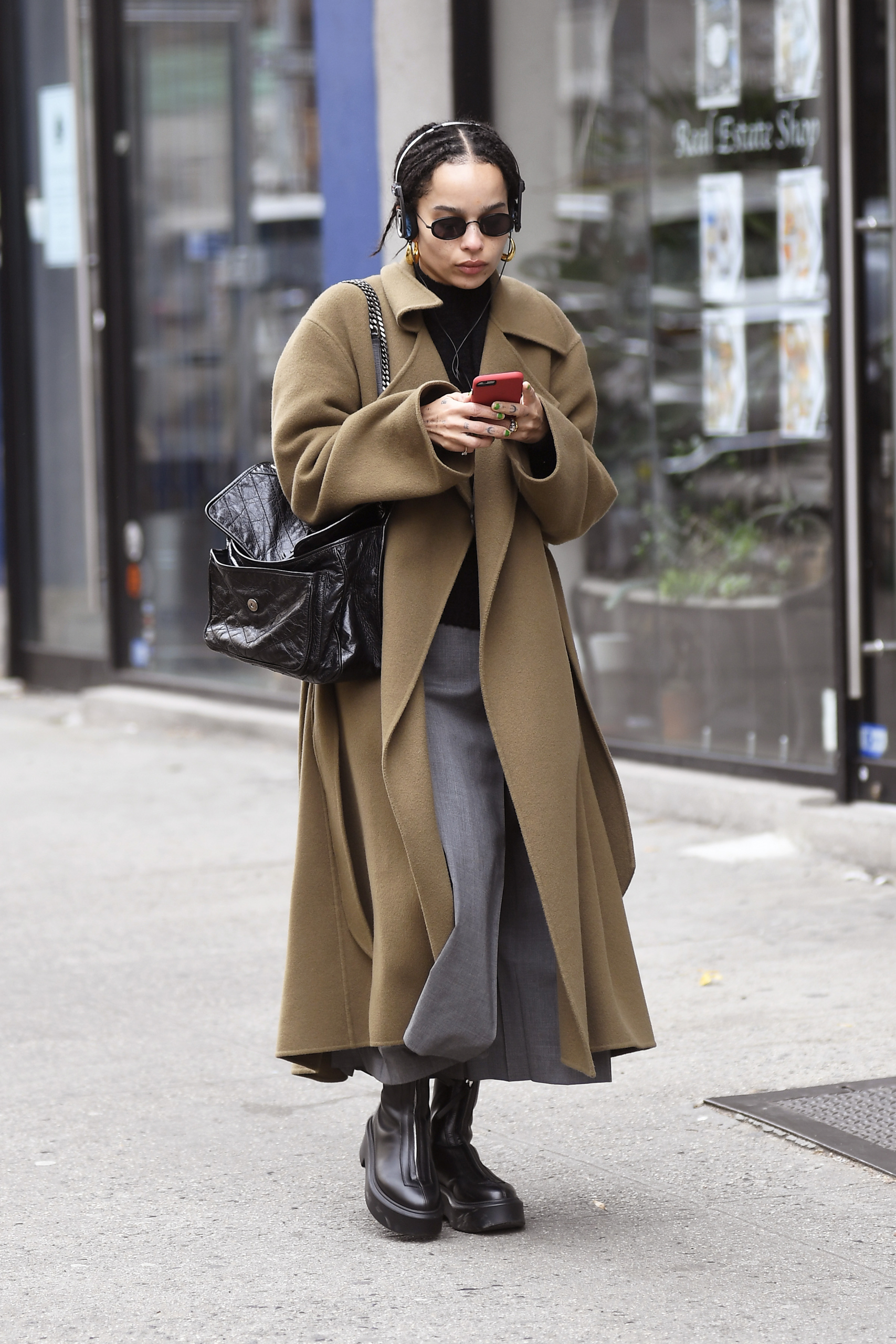 Αντιγράψαμε το cool style της Zoe Kravitz μόνο με οικονομικά κομμάτια