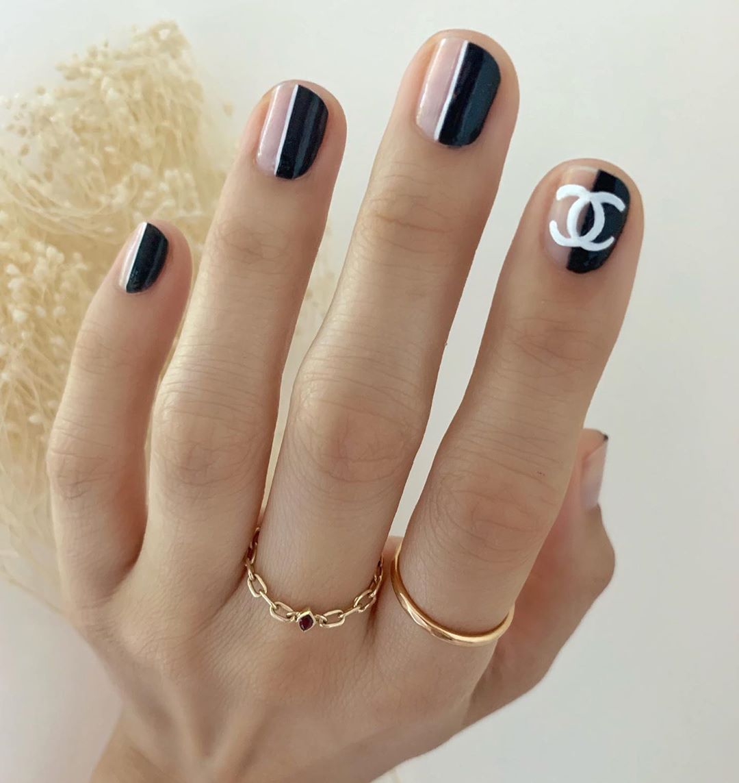 Logo Nails: Το μανικιούρ των fashionistas