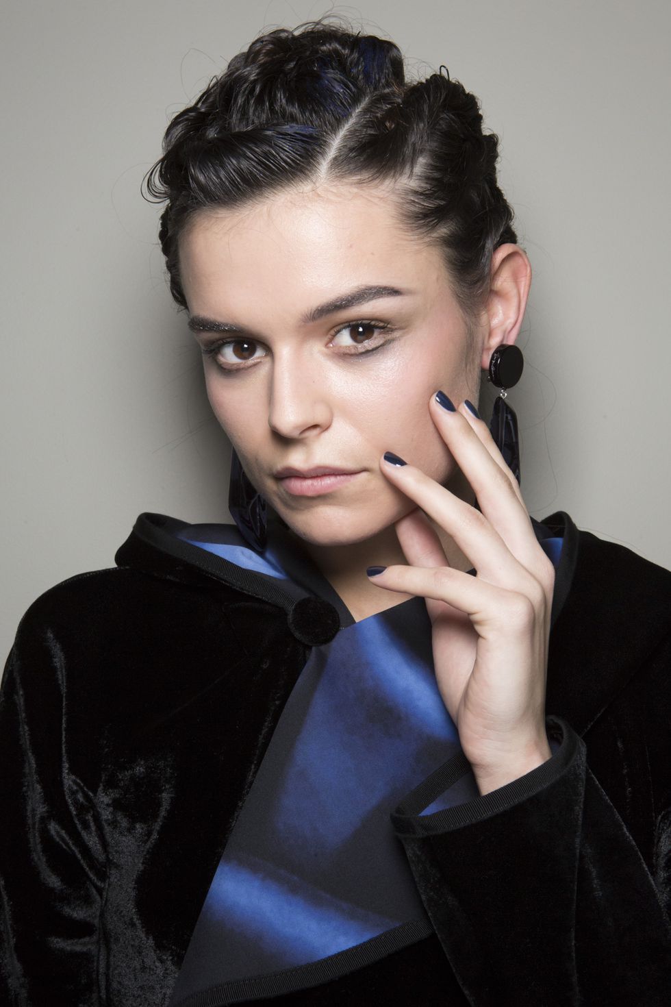 Τι χρώμα να βάψω τα νύχια μου; Δες τα τοπ βερνίκια της σεζόν πριν επιλέξεις