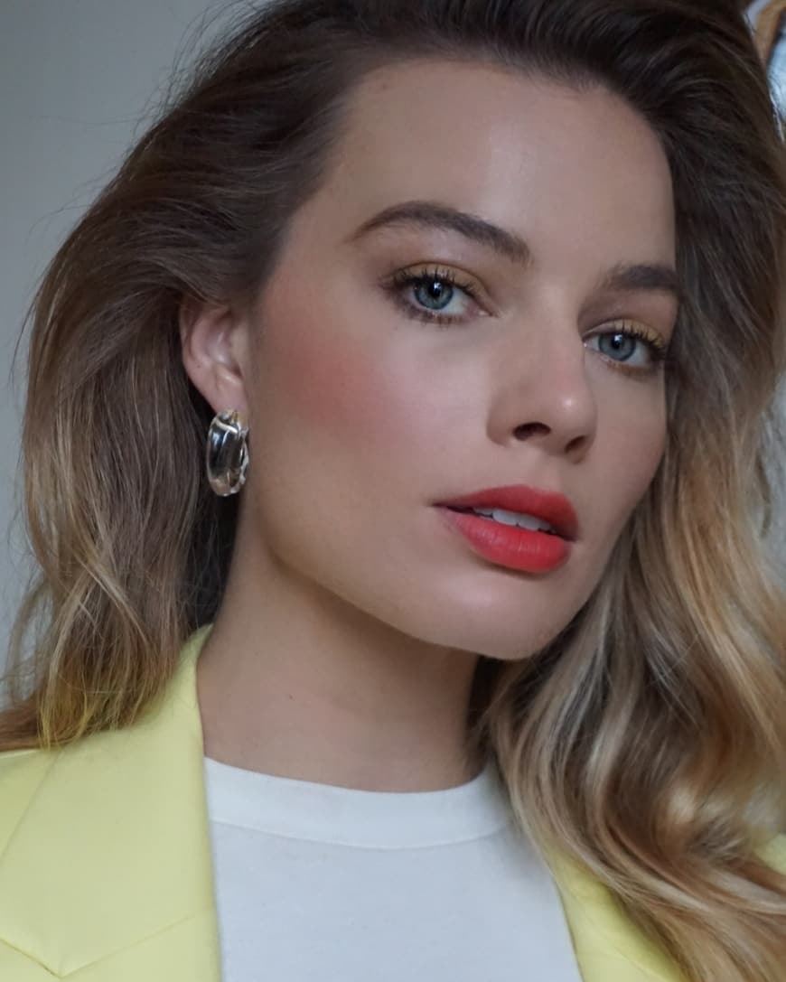 7 beauty tricks από την Margot Robbie για να λάμπεις κάθε μέρα