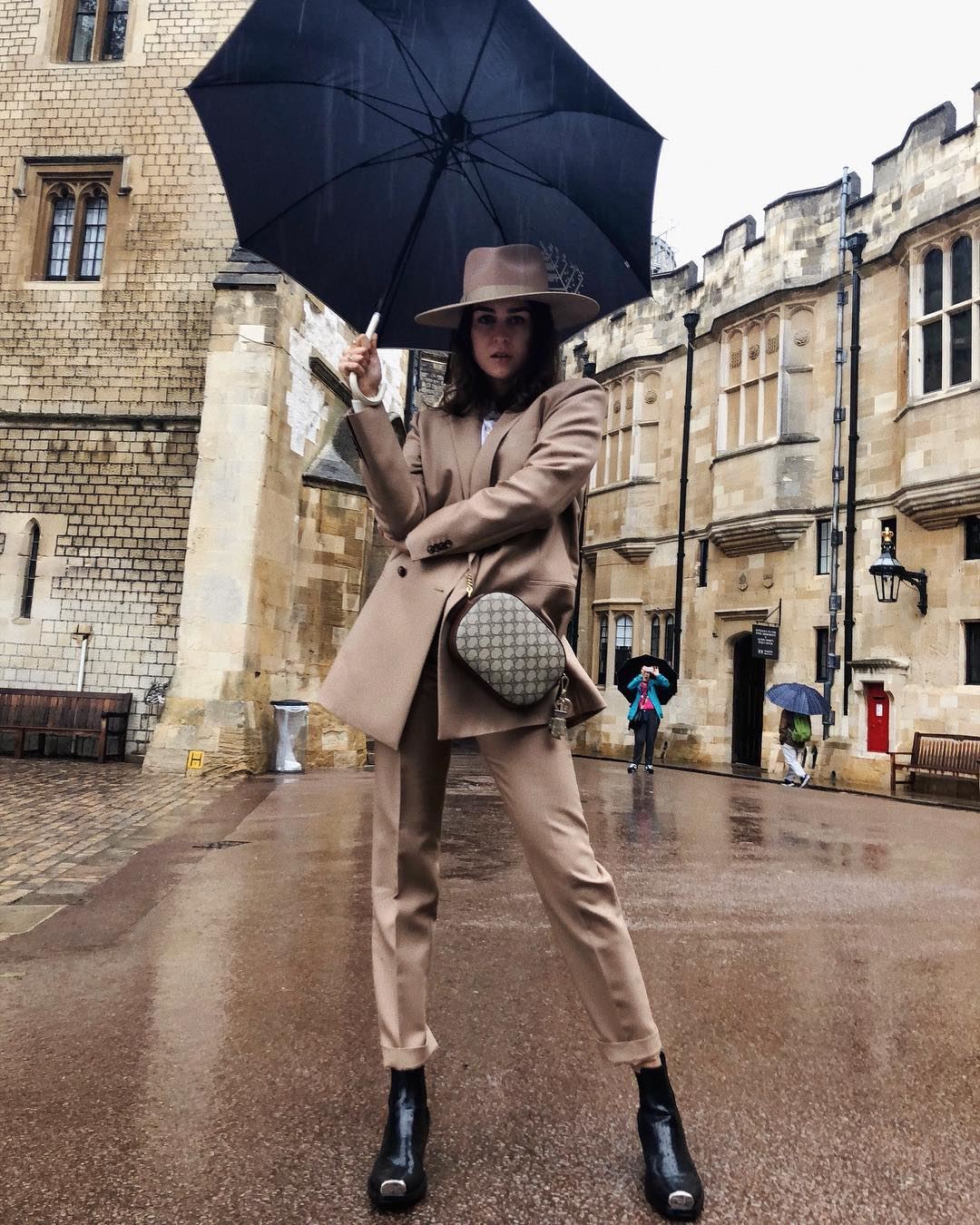 November Rain: 8+2 υπέροχα looks, ιδανικά για τις βροχερές μέρες