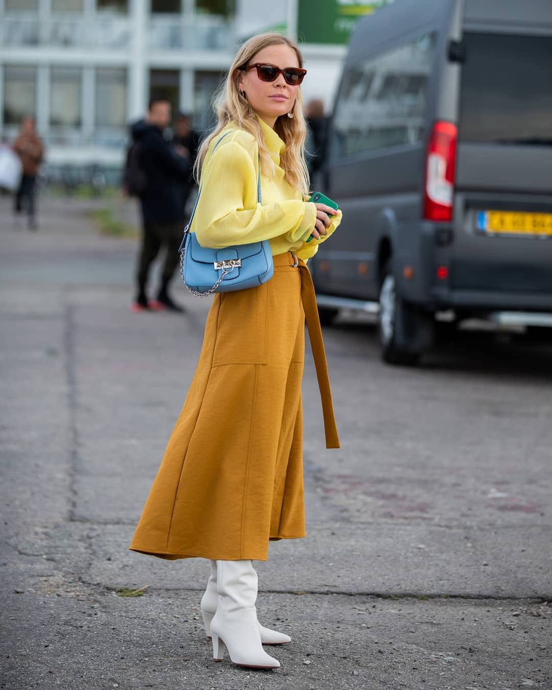 6 super stylish τρόποι να φορέσεις τώρα midi φούστα