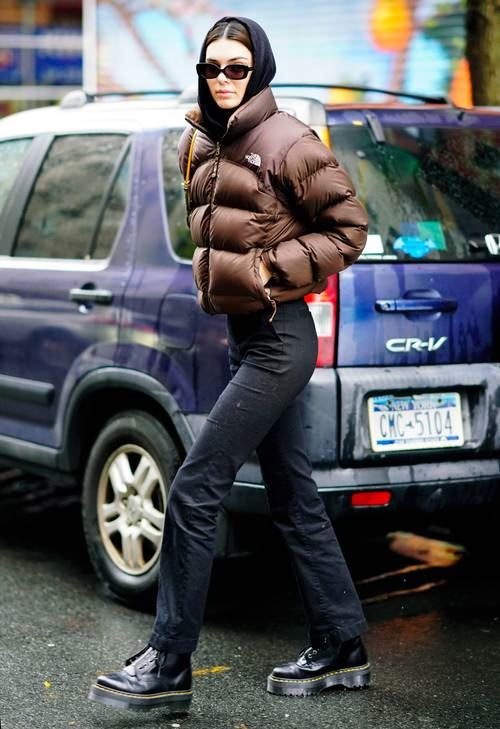 6 τρόποι να φορέσεις αθλητικά jackets σαν τις σταρ