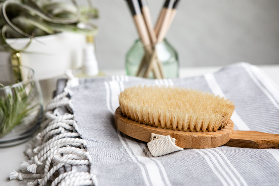 Dry Brushing: Ξέρεις ότι είναι το μυστικό για τέλειο δέρμα;