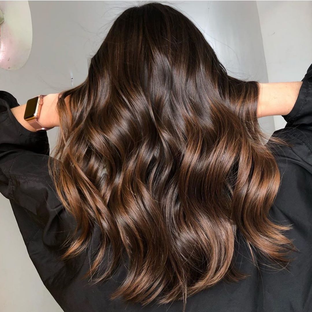 8 απαράβατοι κανόνες από τους ειδικούς για υπέροχα μαλλιά κάθε μέρα