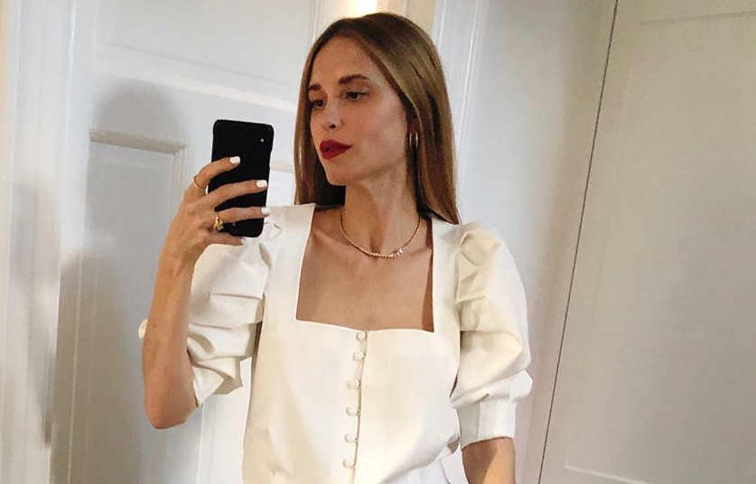 Ανακαλύψαμε 8 ανάλαφρα τοπ που θα συνδυάσεις με όλα τα denim κομμάτια