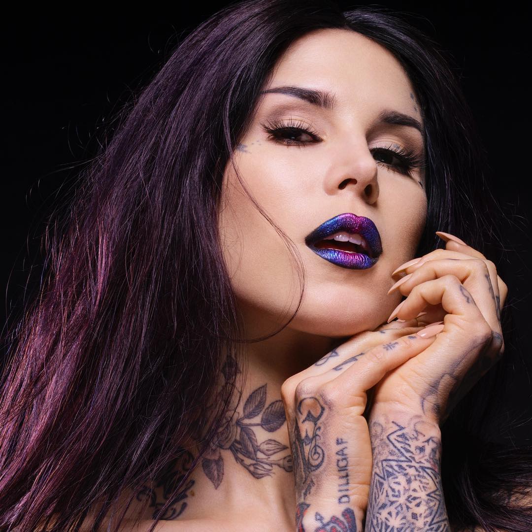 Kat Von D: Αποχωρεί από το ομώνυμο beauty brand της