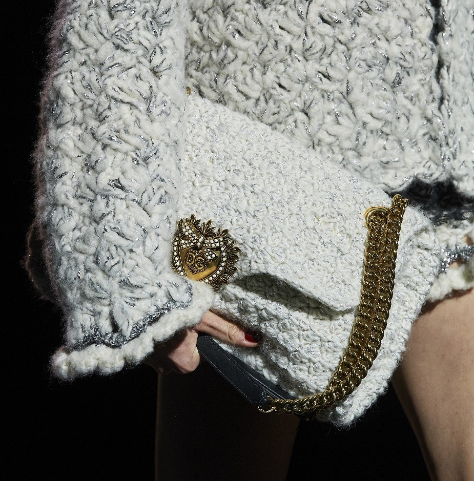 Οι Dolce & Gabbana έκαναν τις πλεκτές τσάντες πάλι τάση