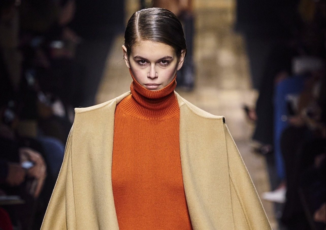 Ο Michael Kors μας δείχνει 15 σύγχρονους τρόπους για να φορέσουμε το πουλόβερ