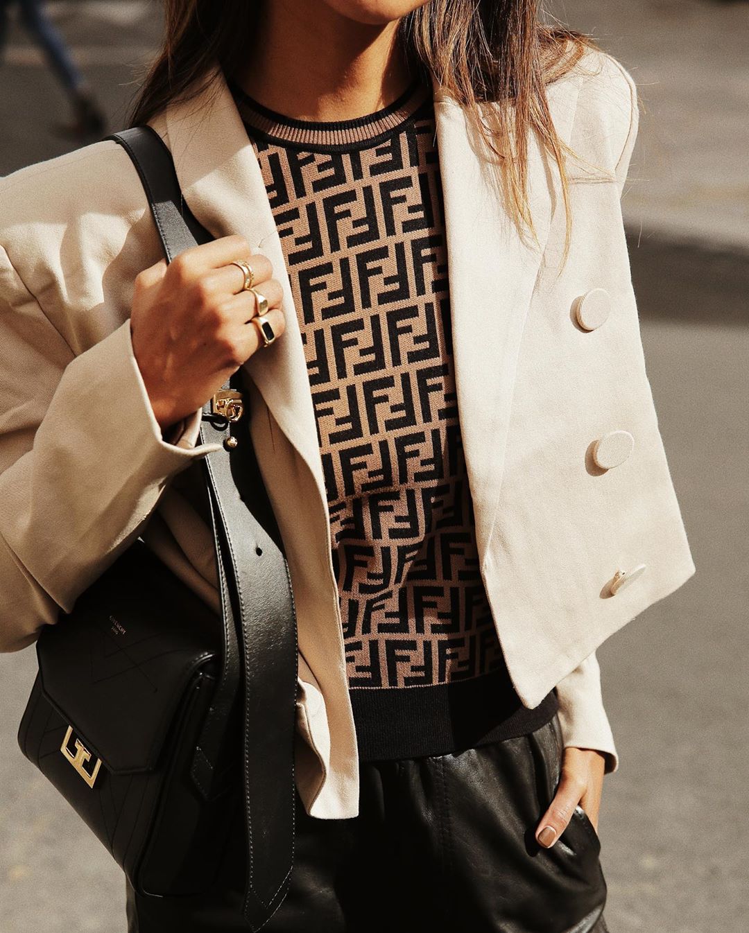 Εσύ θα φορέσεις cropped σακάκι; Από εμάς είναι «ναι»