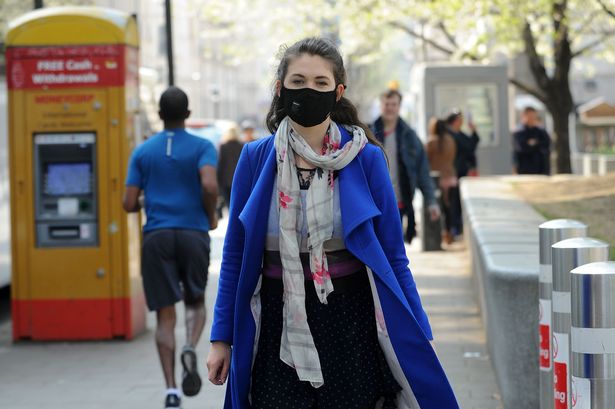 Ο κορονοϊός κλείνει εμπορικά κέντρα, καφέ και μπαρ