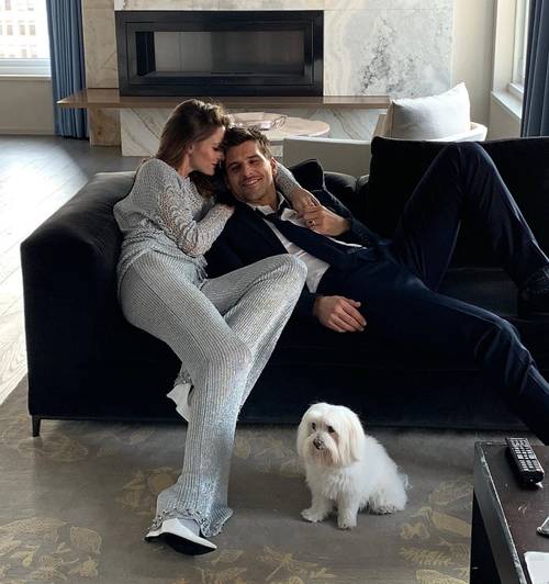 Τι φορούν οι celebs που μένουν σπίτι όπως εμείς;