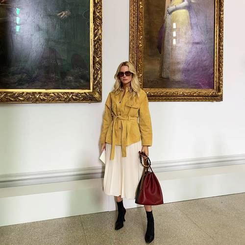 Outfit on Repeat: 13 τρόποι να φορέσεις φέτος τα midi κομμάτια που ήδη έχεις