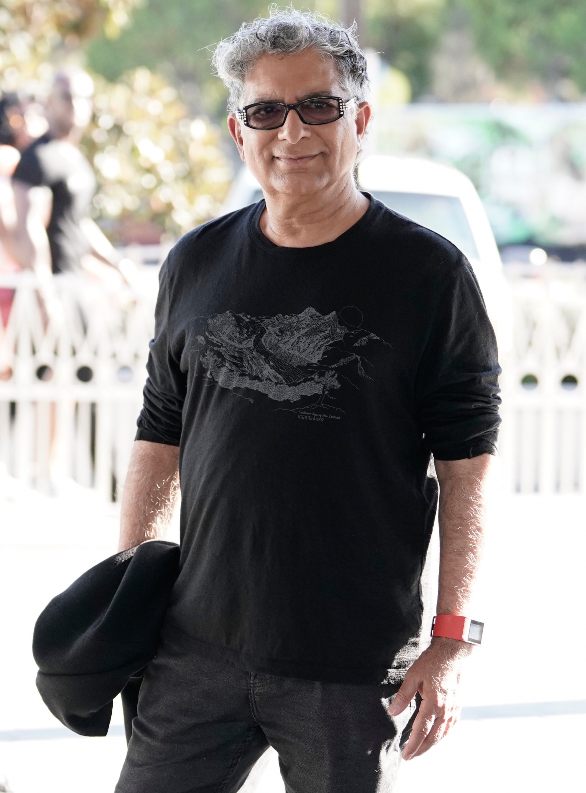 Βίντεο: Οι στρατηγικές του Deepak Chopra για να θωρακιστούμε απέναντι στον κορονοϊό