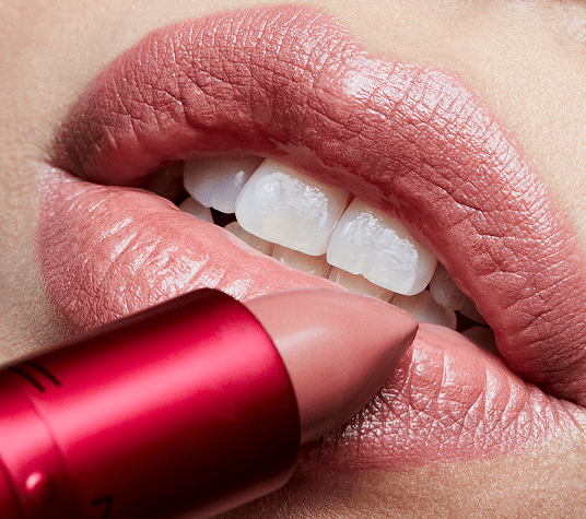 H M.A.C Cosmetics Ελλάδος στηρίζει το Εθνικό Σύστημα Υγείας προσφέροντας €100.000