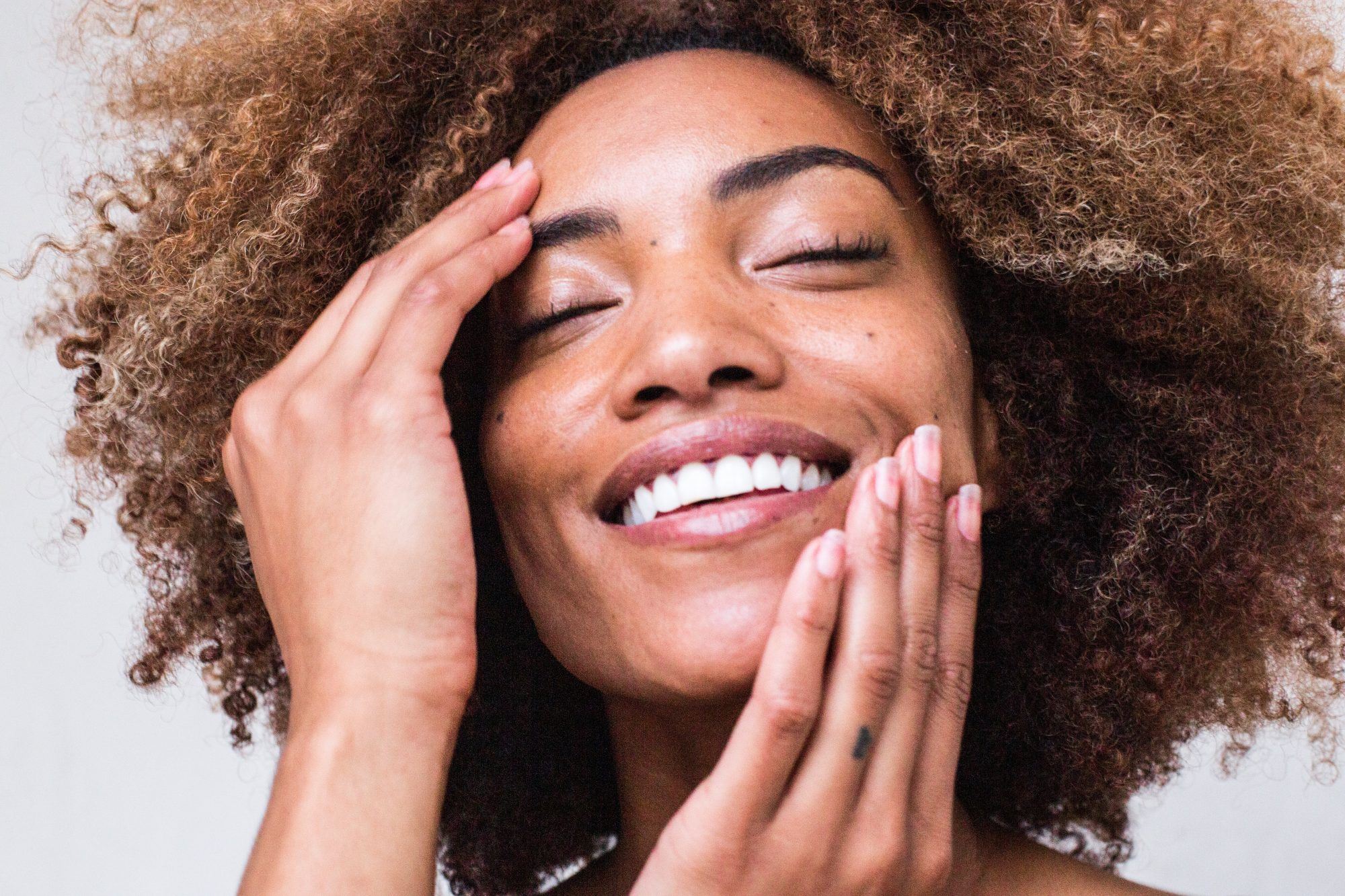 7 skincare συστατικά που πρέπει να αποφεύγεις