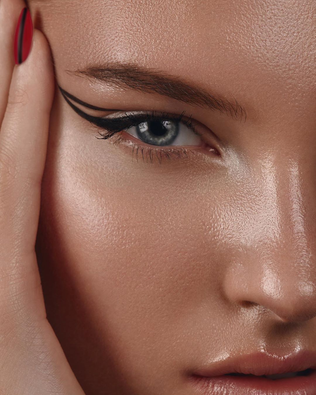 Double Liner: Η τεχνική που δοκιμάζουμε τώρα για σαγηνευτικό βλέμμα