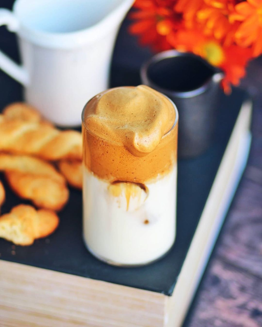 Dalgona Coffee: Πώς φτιάχνεται ο καφές που έγινε viral στην καραντίνα;