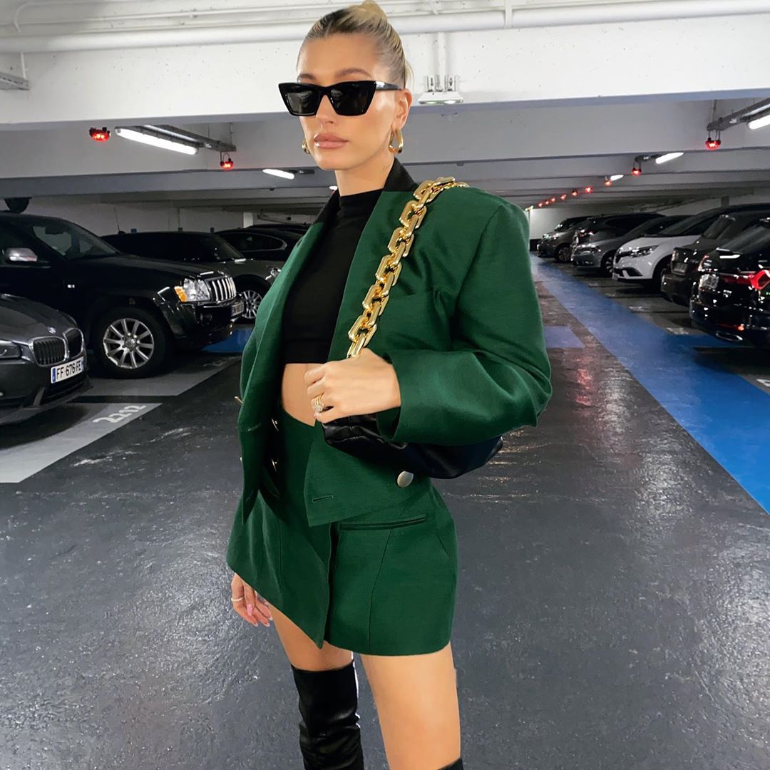 Το στυλ της Hailey Bieber είναι σκέτη έμπνευση και με αυτά τα 10 κομμάτια θα το αντιγράψεις τέλεια