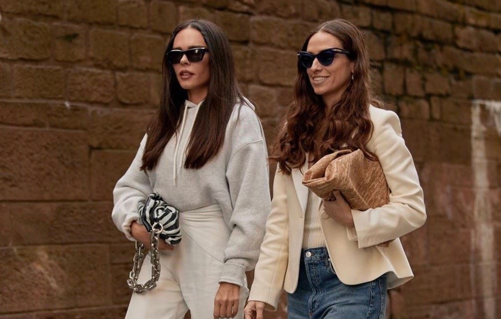 10 on-trend τρόποι να φορέσεις το φούτερ σου σαν influencer μετά την καραντίνα